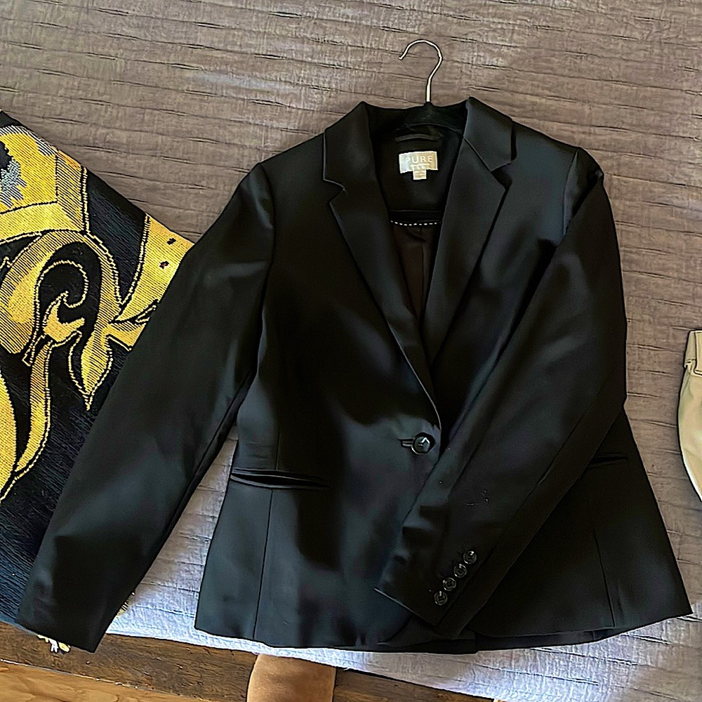 Ladies black tailored women’s blazer.  European label PURE.  Size 8/10.